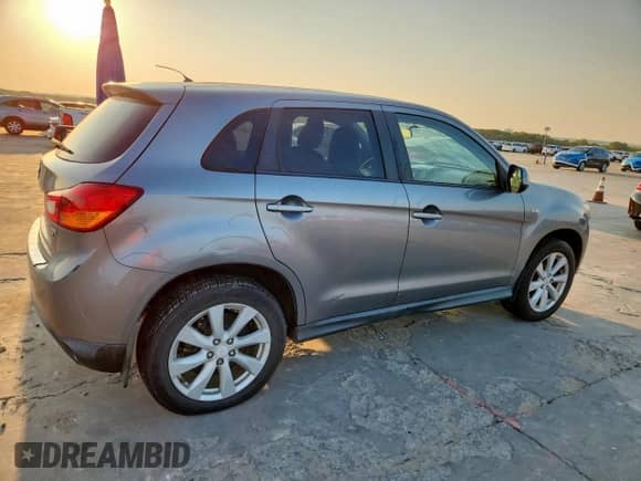 2013 Mitsubishi Outlander ES z VIN 4A4AP3AU2DE011084, wystawiony jako Copart lot #71807855 z przebiegiem 141 460 mil mil oraz Szkoda całkowita • Salvage title. Historia ofert i sprzedaży dostępna na DreamBid. Obrazek 3.