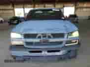 2004 Chevrolet Silverado 1500 LS z VIN 1GCEC14T94E230930, wystawiony jako Copart lot #52877205 z przebiegiem Nie podano mil oraz Czysty tytuł • Clean title. Historia ofert i sprzedaży dostępna na DreamBid. Obrazek 5.