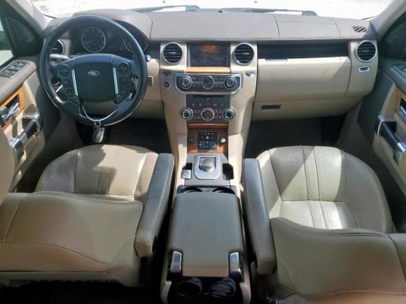 ✅ 2015 Land Rover LR4 HSE • VIN: SALAG2V61FA774262 • Lot: 51771625. Listed on Copart with 112,796 mi. Free auction sales archive from the USA and detailed vehicle history report at DreamBid. Image 8.