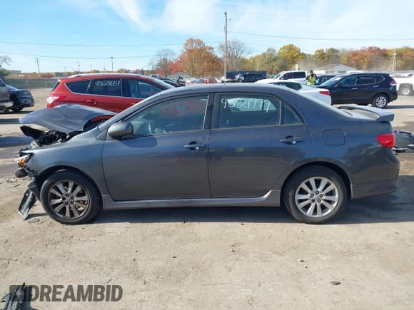 ✅ 2010 Toyota Corolla • VIN: 1NXBU4EE4AZ381480 • Лот: 43621999. Опубликован ранее на IAAI с пробегом 70 070 миль. Бесплатный доступ к архиву аукционных продаж из США и подробный отчёт об истории автомобиля на DreamBid. Изображение 15.