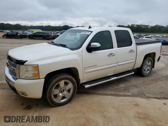 ✅ 2011 Chevrolet Silverado 1500 LT • VIN: 3GCPKSE31BG315735 • Lot: 68056974. Listed on Copart with 197,654 mi. Free auction sales archive from the USA and detailed vehicle history report at DreamBid. Image 1.