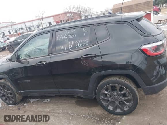 2019 Jeep Compass Limited with VIN 3C4NJDCB7KT672828, listed as a IAAI auction lot 41561299 with 114,043 mi miles and . Bid and sale history available at DreamBid. Image 14.