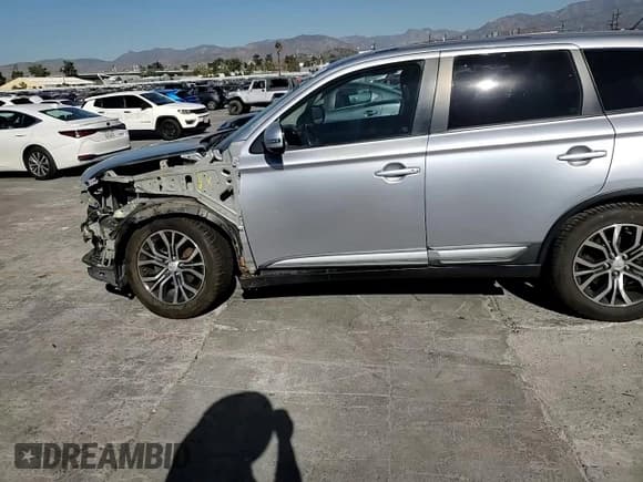 ✅ 2016 Mitsubishi Outlander SE • VIN: JA4AD3A31GZ000401 • Lot: 85419255. Listed on Copart with 193,011 mi. Free auction sales archive from the USA and detailed vehicle history report at DreamBid. Image 15.