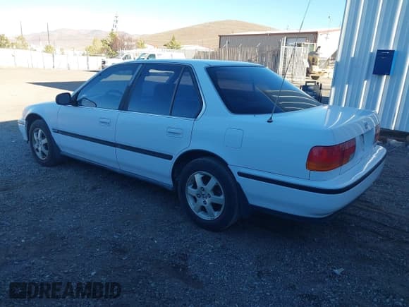 ✅ 1992 Honda Accord • VIN: JHMCB7577NC056074 • Lot: 43916398. Listed on IAAI with 254,314 mi. Free auction sales archive from the USA and detailed vehicle history report at DreamBid. Image 3.