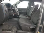 ✅ 2020 Chevrolet Silverado 1500 Custom • VIN: 1GCRWBEF3LZ191136 • Lot: 81049624. Wystawiony na Copart z przebiegiem 77 711 mil. Bezpłatny archiwum sprzedaży aukcyjnych z USA i szczegółowy raport historii pojazdu na DreamBid. Zdjęcie 7.