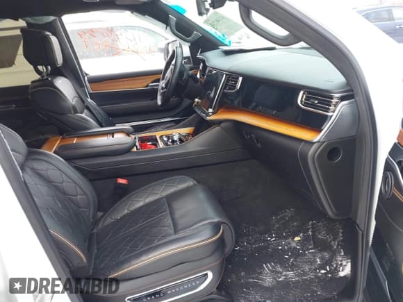 ✅ 2022 Jeep Grand Wagoneer Series III • VIN: 1C4SJVGJ0NS136819 • Lot: 41346734. Listed on IAAI with 40,996 mi. Free auction sales archive from the USA and detailed vehicle history report at DreamBid. Image 5.