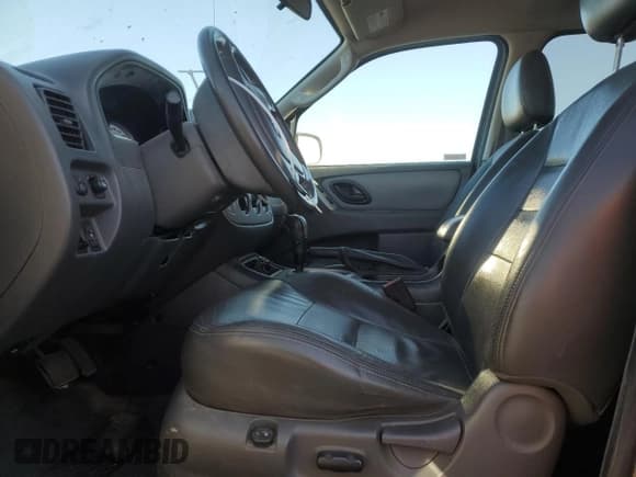 ✅ 2006 Ford Escape XLT • VIN: 1FMCU93166KC47848 • Lot: 85583935. Listed on Copart with 304,843 mi. Free auction sales archive from the USA and detailed vehicle history report at DreamBid. Image 7.