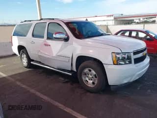 ✅ 2013 Chevrolet Suburban LS • VIN: 1GNSCHE02DR121810 • Lot: 41819834. Wystawiony na IAAI z przebiegiem 151 064 mil. Bezpłatny archiwum sprzedaży aukcyjnych z USA i szczegółowy raport historii pojazdu na DreamBid. Zdjęcie 1.