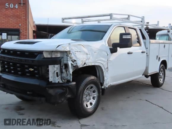 ✅ 2022 Chevrolet Silverado 1500 • VIN: 1GB5WRE71NF218522 • Lot: 92880415. Wystawiony na Copart z przebiegiem 60 747 mil. Bezpłatny archiwum sprzedaży aukcyjnych z USA i szczegółowy raport historii pojazdu na DreamBid. Zdjęcie 2.