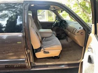 ✅ 1998 Dodge 1500 • VIN: 1B7HC13Y6WJ195686 • Lot: 90540265. Wystawiony na Copart z przebiegiem 142 606 mil. Bezpłatny archiwum sprzedaży aukcyjnych z USA i szczegółowy raport historii pojazdu na DreamBid. Zdjęcie 5.