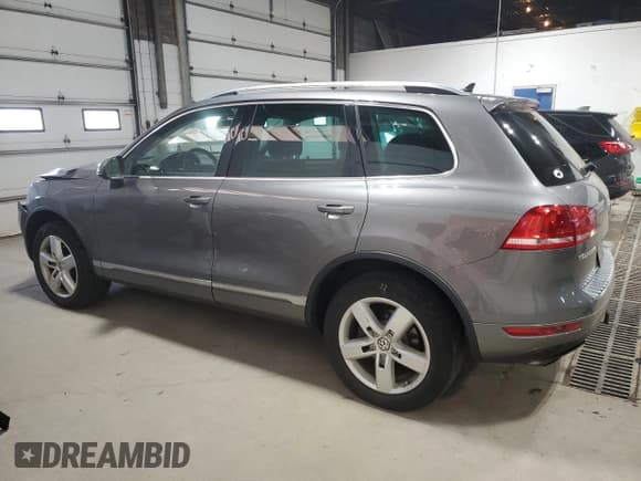 ✅ 2013 Volkswagen Touareg Sport • VIN: WVGEF9BP0DD001744 • Лот: 92445905. Опубликован ранее на Copart с пробегом 174 463 миль. Бесплатный доступ к архиву аукционных продаж из США и подробный отчёт об истории автомобиля на DreamBid. Изображение 2.