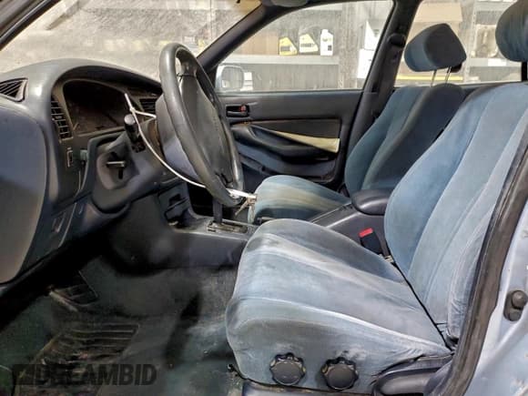 ✅ 1992 Toyota Camry LE • VIN: JT2SK12E5N0009505 • Lot: 96627535. Wystawiony na Copart z przebiegiem 231 706 mil. Bezpłatny archiwum sprzedaży aukcyjnych z USA i szczegółowy raport historii pojazdu na DreamBid. Zdjęcie 7.