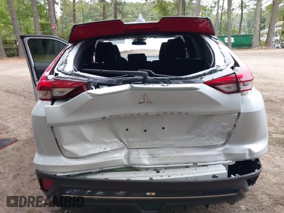 ✅ 2024 Mitsubishi Eclipse Cross LE • VIN: JA4ATVAA9RZ047563 • Lot: 43275459. Wystawiony na IAAI z przebiegiem 20 211 mil. Bezpłatny archiwum sprzedaży aukcyjnych z USA i szczegółowy raport historii pojazdu na DreamBid. Zdjęcie 6.