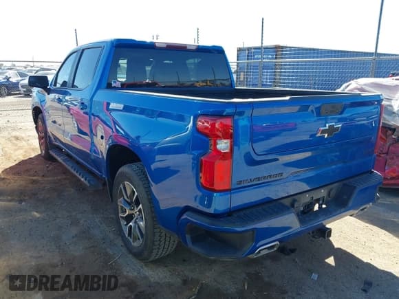 ✅ 2023 Chevrolet Silverado 1500 RST • VIN: 3GCUDEE85PG130430 • Lot: 43481981. Wystawiony na IAAI z przebiegiem 45 655 mil. Bezpłatny archiwum sprzedaży aukcyjnych z USA i szczegółowy raport historii pojazdu na DreamBid. Zdjęcie 3.