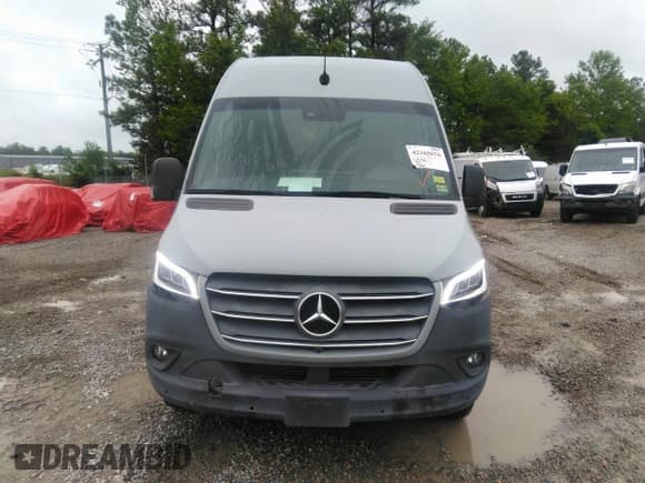 ✅ 2021 Mercedes-Benz Sprinter • VIN: W1W4DCHY9MT048901 • Lot: 42165676. Listed on IAAI with 30,041 mi. Free auction sales archive from the USA and detailed vehicle history report at DreamBid. Image 12.