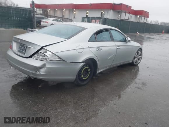 ✅ 2009 Mercedes-Benz CLS 550 • VIN: WDDDJ72XX9A141687 • Lot: 43825651. Listed on IAAI with 133,854 mi. Free auction sales archive from the USA and detailed vehicle history report at DreamBid. Image 4.