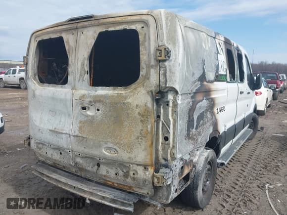 ✅ 2018 Ford Transit • VIN: 1FTYR1ZM1JKA65272 • Lot: 41697964. Wystawiony na IAAI z przebiegiem Nie podano. Bezpłatny archiwum sprzedaży aukcyjnych z USA i szczegółowy raport historii pojazdu na DreamBid. Zdjęcie 6.