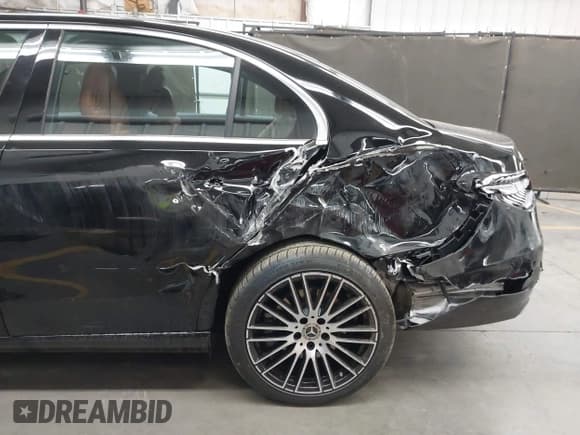 ✅ 2025 Mercedes-Benz C 300 • VIN: W1KAF4GBXSR257799 • Лот: 43321090. Опубликован ранее на IAAI с пробегом 8 827 миль. Бесплатный доступ к архиву аукционных продаж из США и подробный отчёт об истории автомобиля на DreamBid. Изображение 6.