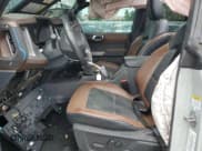 ✅ 2023 Ford Bronco • VIN: 1FMEE5DP1PLB38727 • Lot: 62945695. Wystawiony na Copart z przebiegiem 25 342 mil. Bezpłatny archiwum sprzedaży aukcyjnych z USA i szczegółowy raport historii pojazdu na DreamBid. Zdjęcie 7.