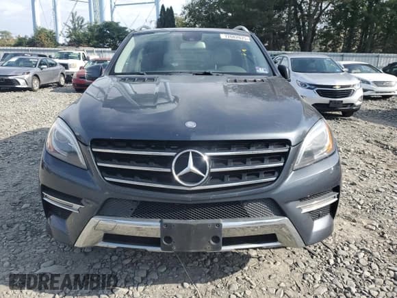 ✅ 2014 Mercedes-Benz M 550 • VIN: 4JGDA7DB4EA363255 • Лот: 72082025. Опубликован ранее на Copart с пробегом 127 164 миль. Бесплатный доступ к архиву аукционных продаж из США и подробный отчёт об истории автомобиля на DreamBid. Изображение 5.