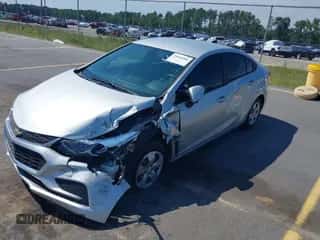 2018 Chevrolet Cruze LS с VIN 1G1BC5SM0J7238462, выставлен на аукционе IAAI как лот 43068466 с пробегом 116 674 миль миль и . История ставок и продаж доступна на DreamBid. Изображение 2.