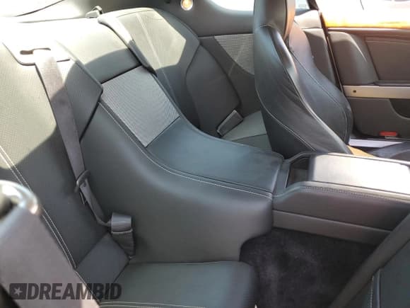 ✅ 2009 Aston Martin DB9 • VIN: SCFAD01E59GA10941 • Lot: 57220313. Wystawiony na Copart z przebiegiem 24 818 mil. Bezpłatny archiwum sprzedaży aukcyjnych z USA i szczegółowy raport historii pojazdu na DreamBid. Zdjęcie 10.