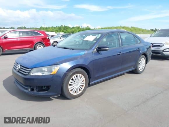 ✅ 2014 Volkswagen Passat S • VIN: 1VWAT7A36EC064608 • Лот: 43139323. Опубликован ранее на IAAI с пробегом 122 933 миль. Бесплатный доступ к архиву аукционных продаж из США и подробный отчёт об истории автомобиля на DreamBid. Изображение 2.