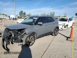 ✅ 2021 Hyundai Venue SEL • VIN: KMHRC8A31MU126366 • Lot: 75582034. Wystawiony na Copart z przebiegiem 49 295 mil. Bezpłatny archiwum sprzedaży aukcyjnych z USA i szczegółowy raport historii pojazdu na DreamBid. Zdjęcie 1.