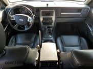 ✅ 2008 Jeep Commander Sport • VIN: 1J8HG48N08C172067 • Lot: 71125095. Wystawiony na Copart z przebiegiem 161 960 mil. Bezpłatny archiwum sprzedaży aukcyjnych z USA i szczegółowy raport historii pojazdu na DreamBid. Zdjęcie 8.