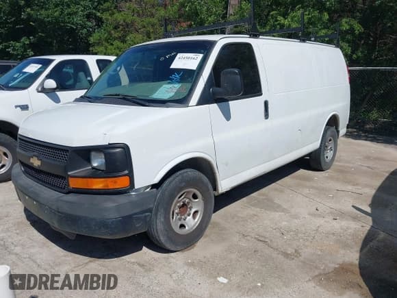 ✅ 2014 Chevrolet Express Cargo • VIN: 1GCWGFBAXE1212680 • Lot: 42450162. Wystawiony na IAAI z przebiegiem 253 657 mil. Bezpłatny archiwum sprzedaży aukcyjnych z USA i szczegółowy raport historii pojazdu na DreamBid. Zdjęcie 21.
