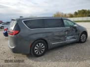 ✅ 2022 Chrysler Pacifica Hybrid Limited • VIN: 2C4RC1S78NR143855 • Lot: 82583575. Wystawiony na Copart z przebiegiem 88 157 mil. Bezpłatny archiwum sprzedaży aukcyjnych z USA i szczegółowy raport historii pojazdu na DreamBid. Zdjęcie 3.