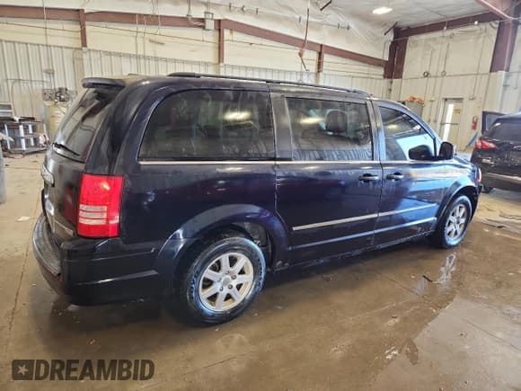 ✅ 2010 Chrysler Town & Country Touring Plus • VIN: 2A4RR8D12AR451706 • Lot: 90633365. Wystawiony na Copart z przebiegiem 207 519 mil. Bezpłatny archiwum sprzedaży aukcyjnych z USA i szczegółowy raport historii pojazdu na DreamBid. Zdjęcie 3.