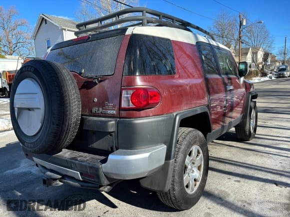 ✅ 2010 Toyota FJ Cruiser • VIN: JTEBU4BF9AK070975 • Лот: 45468845. Опубликован ранее на Copart с пробегом 181 427 миль. Бесплатный доступ к архиву аукционных продаж из США и подробный отчёт об истории автомобиля на DreamBid. Изображение 4.