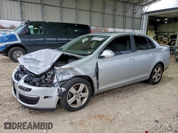 ✅ 2008 Volkswagen Jetta SE • VIN: 3VWRM71K28M003847 • Lot: 94114075. Listed on Copart with 151,441 mi. Free auction sales archive from the USA and detailed vehicle history report at DreamBid. Image 1.