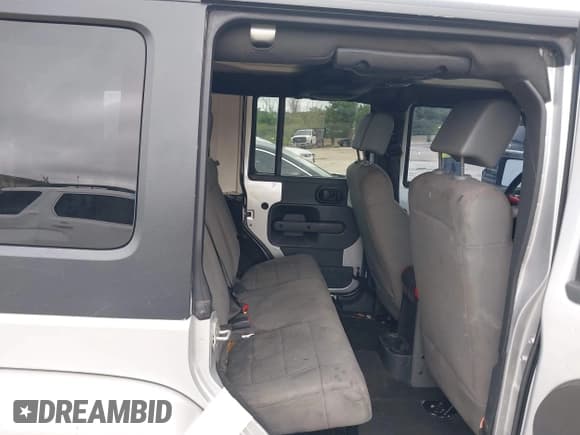✅ 2008 Jeep Wrangler Unlimited Sahara • VIN: 1J4GA591X8L525995 • Lot: 42759896. Listed on IAAI with 177,301 mi. Free auction sales archive from the USA and detailed vehicle history report at DreamBid. Image 8.