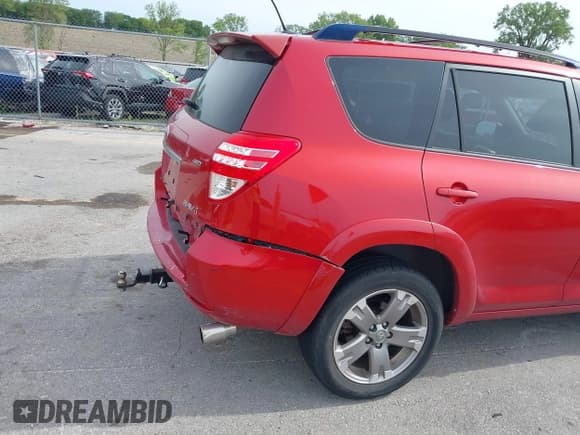 ✅ 2011 Toyota RAV4 Sport • VIN: JTMRK4DVXB5101924 • Lot: 42519927. Listed on IAAI with 215,905 mi. Free auction sales archive from the USA and detailed vehicle history report at DreamBid. Image 18.