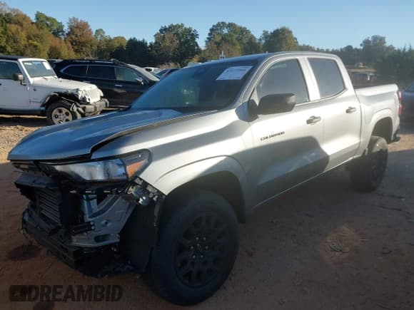 ✅ 2025 Chevrolet Colorado 2WD Work Truck • VIN: 1GCPSBEK2S1117851 • Лот: 43473966. Опубликован ранее на IAAI с пробегом 5 344 миль. Бесплатный доступ к архиву аукционных продаж из США и подробный отчёт об истории автомобиля на DreamBid. Изображение 2.