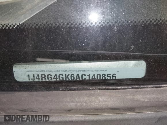 ✅ 2010 Jeep Commander Sport • VIN: 1J4RG4GK6AC140856 • Lot: 42285802. Listed on IAAI with 247,830 mi. Free auction sales archive from the USA and detailed vehicle history report at DreamBid. Image 9.