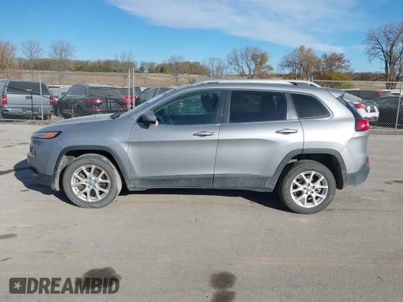 ✅ 2014 Jeep Cherokee Latitude • VIN: 1C4PJLCB1EW162749 • Лот: 43572711. Опубликован ранее на IAAI с пробегом 240 191 миль. Бесплатный доступ к архиву аукционных продаж из США и подробный отчёт об истории автомобиля на DreamBid. Изображение 13.