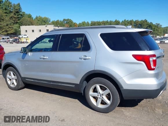 ✅ 2016 Ford Explorer XLT • VIN: 1FM5K8D89GGC63230 • Lot: 43342186. Wystawiony na IAAI z przebiegiem 85 004 mil. Bezpłatny archiwum sprzedaży aukcyjnych z USA i szczegółowy raport historii pojazdu na DreamBid. Zdjęcie 14.