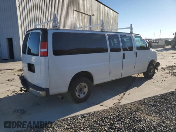 ✅ 2018 Chevrolet Express Passenger LT • VIN: 1GAZGPFGXJ1332144 • Lot: 87666475. Wystawiony na Copart z przebiegiem 141 953 mil. Bezpłatny archiwum sprzedaży aukcyjnych z USA i szczegółowy raport historii pojazdu na DreamBid. Zdjęcie 3.