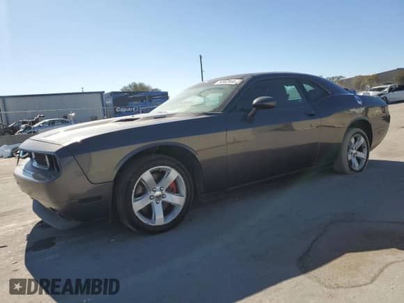 2014 Dodge Challenger R/T 100th Anniversary Appearance z VIN 2C3CDYBT7EH298612, wystawiony jako Copart lot #84862944 z przebiegiem 133 927 mil mil oraz Czysty tytuł • Clean title. Historia ofert i sprzedaży dostępna na DreamBid. Obrazek 1.