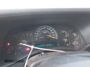 ✅ 2005 Chevrolet Silverado 2500HD LS • VIN: 1GCHK23U15F914186 • Lot: 41332418. Wystawiony na IAAI z przebiegiem 101 923 mil. Bezpłatny archiwum sprzedaży aukcyjnych z USA i szczegółowy raport historii pojazdu na DreamBid. Zdjęcie 7.