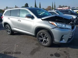 ✅ 2019 Toyota Highlander LE • VIN: 5TDZZRFH0KS321518 • Lot: 43619981. Listed on IAAI with 97,938 mi. Free auction sales archive from the USA and detailed vehicle history report at DreamBid. Image 1.