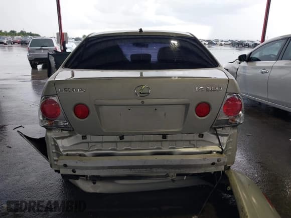 ✅ 2001 Lexus IS 300/350 • VIN: JTHBD182510011973 • Lot: 43040080. Listed on IAAI with 270,557 mi. Free auction sales archive from the USA and detailed vehicle history report at DreamBid. Image 17.