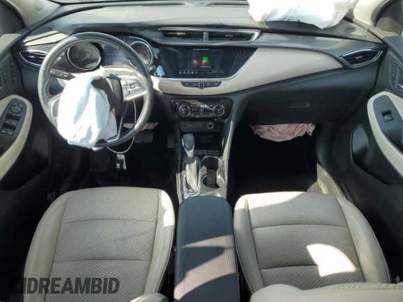 ✅ 2021 Buick Encore GX Essence • VIN: KL4MMFSL1MB144421 • Lot: 85149745. Wystawiony na Copart z przebiegiem 41 093 mil. Bezpłatny archiwum sprzedaży aukcyjnych z USA i szczegółowy raport historii pojazdu na DreamBid. Zdjęcie 8.