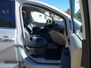 ✅ 2023 Chrysler Pacifica Touring L • VIN: 2C4RC3BG3PR612266 • Lot: 43442990. Wystawiony na IAAI z przebiegiem 60 289 mil. Bezpłatny archiwum sprzedaży aukcyjnych z USA i szczegółowy raport historii pojazdu na DreamBid. Zdjęcie 5.