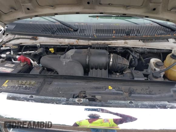 ✅ 2014 Ford Econoline Cargo Commercial • VIN: 1FTNE2EW3EDA31422 • Lot: 43039076. Wystawiony na IAAI z przebiegiem 168 755 mil. Bezpłatny archiwum sprzedaży aukcyjnych z USA i szczegółowy raport historii pojazdu na DreamBid. Zdjęcie 10.