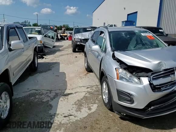 2016 Chevrolet Trax LT z VIN 3GNCJLSB2GL238138, wystawiony jako Copart lot #63452885 z przebiegiem Nie podano mil oraz Nie do naprawy • Non repairable. Historia ofert i sprzedaży dostępna na DreamBid. Obrazek 14.