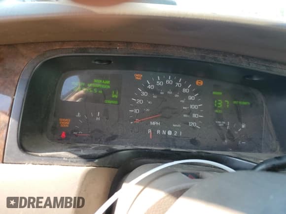 ✅ 1998 Lincoln Town Car Signature • VIN: 1LNFM82W7WY614094 • Lot: 59792735. Listed on Copart with 183,045 mi. Free auction sales archive from the USA and detailed vehicle history report at DreamBid. Image 9.